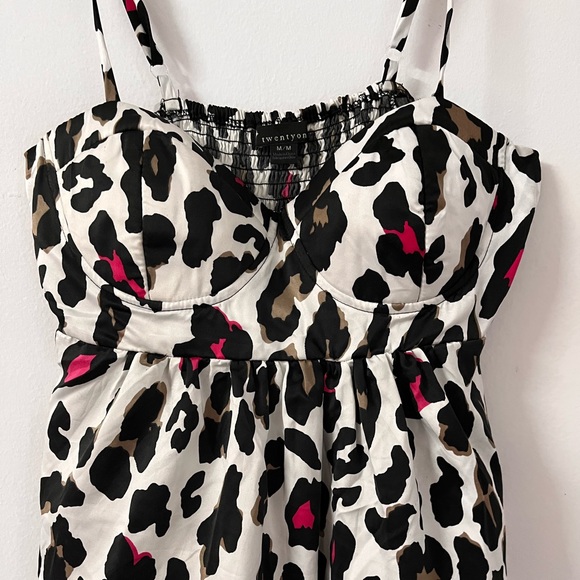 Beautiful Sleeveless top by Brand21 Medium size can wear all seasons - Picture 3 of 6